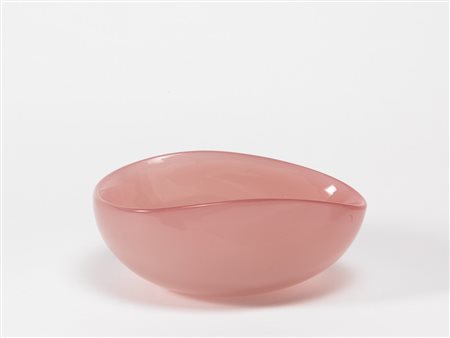 Archimede Seguso (1909 - 1999) - Coppa ovale in vetro soffiato rosa alabastro...