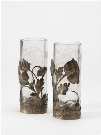 Coppia di vasi Liberty in vetro trasparente molato con decori floreali...