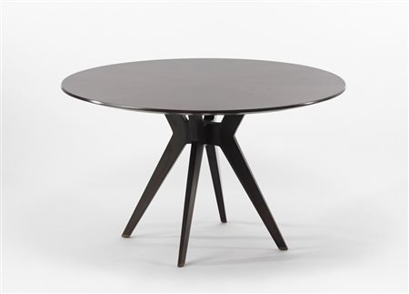 Tavolo tondo impiallacciato in palissandro indiano, puntali in ottone....