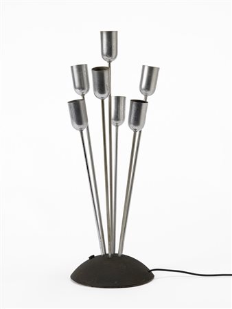 Lampada da tavolo in metallo cromato e ghisa. Produzione italiana anni '60 (h...