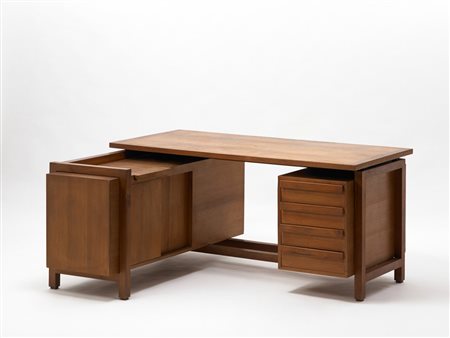 Importante scrivania con struttura a telaio in legno massello di teak. Piano,...