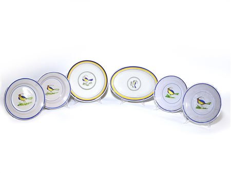 Serie di piatti in terracotta smaltata Manifattura Deruta dipinti con...