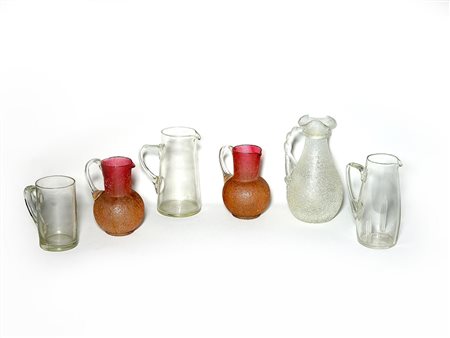 Sei brocche in cristallo e vetro tra cui in vetro ghiacciato di Murano con...