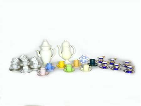 Lotto tazzine in terraglia e porcellana e due teiere