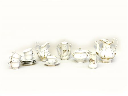 Servito da te in porcellana Francia, metà del XIX secolo completo per sei...