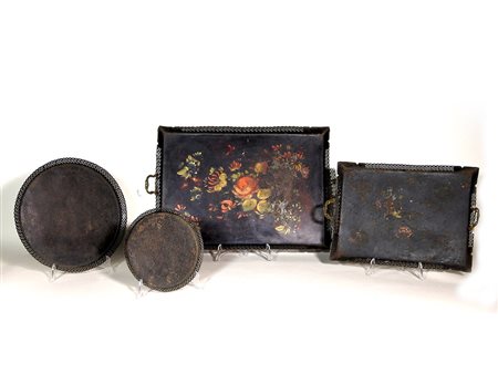 Quattro vassoi d'epoca in tole difetti Four