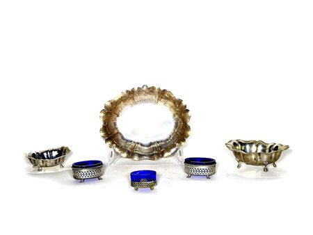 Lotto di argenteria tre vaschette ovali in argento e tre saliere ovali con...