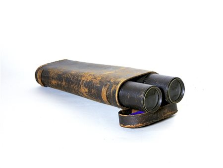 Binocolo d’epoca entro custodia originale in cuoio