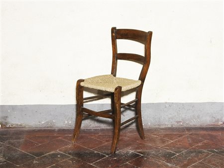 Seggiolina da balia in noce