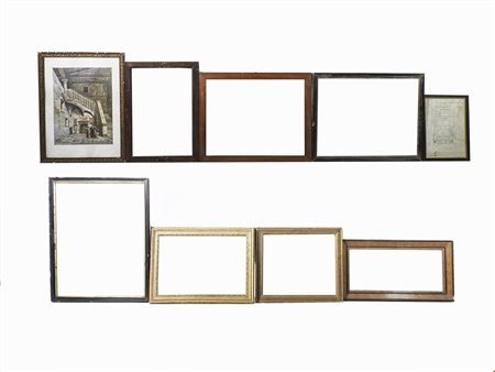 Lotto di cornici alcune in legno ebanizzato e alcune in pastiglia dorata,...