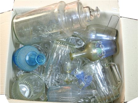 Grande lotto di bicchieri di varie gradazioni e differenti tipologie...