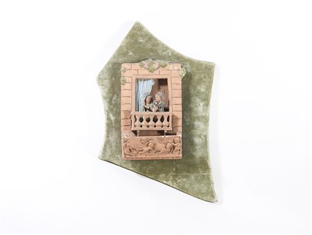 Portalettere pensile in terracotta inizio del XX secolo realizzato come un...