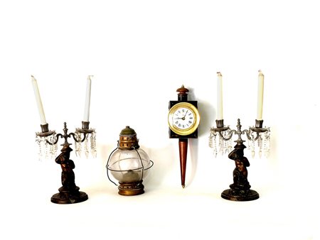 Lotto una coppia di candelabri in metallo, due bracci portacandela con...