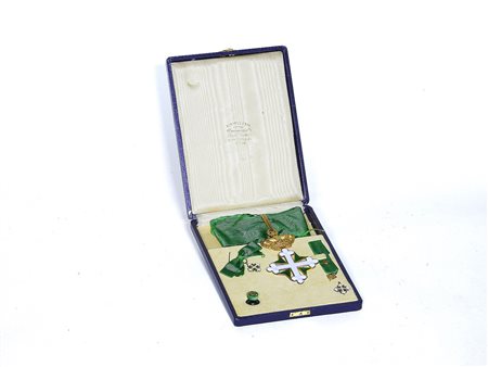 Croce di San Maurizio in smalti e metallo dorato alcuni difetti, entro...