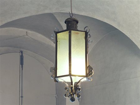 Lampadario a lanterna in ferro battuto inizio del XX secolo con vetri...