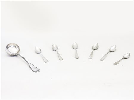 Lotto di argenteria Firenze, XIX secolo composto da un ramaiolo, cinque...