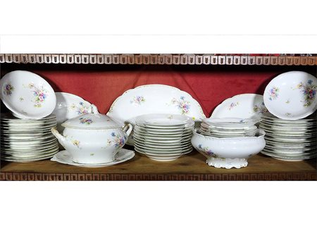 Servito di piatti in porcellana Ginori, inizio del XX secolo decorato con...