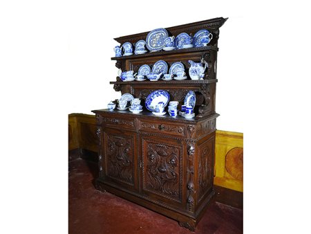 Credenza in legno tenero fine del XIX/inizio del XX secolo intagliata in...