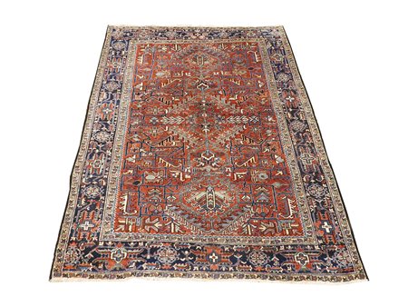 Tappeto persiano fondo rosso mattone, campo con motivi geometrici e...