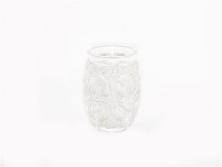 Vaso in vetro incolore e satinato Bagatelle Francia, Lalique corpo molato con...