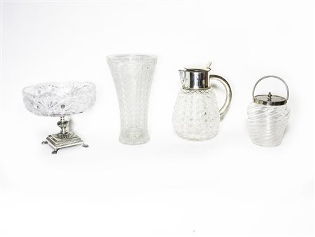 Lotto di oggetti in cristallo e metallo argentato