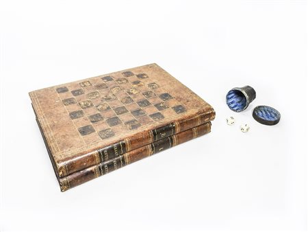 Antica scatola da gioco realizzata come due finti libri, rivestita in cuoio,...