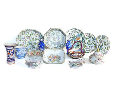 Lotto di porcellane tra cui alcune orientali ed una piccola brocca in...