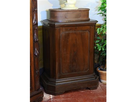 Grande base porta scultura in legno tenero laccato inizio del XX secolo...