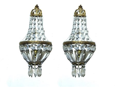 Coppia di appliques a paniere in metallo dorato e catene di perle in vetro h...