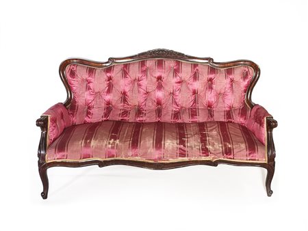 Divano in mogano metà del XIX secolo schienale sagomato intagliato con motivi...