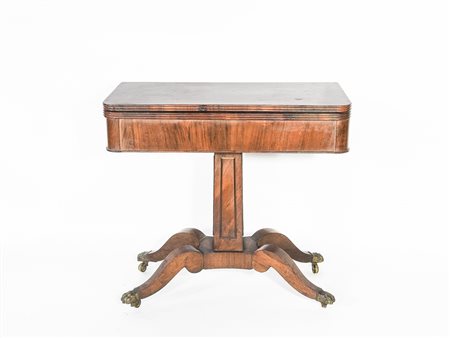 Tavolino da gioco a libro impiallacciato in piuma di noce XIX secolo piano...