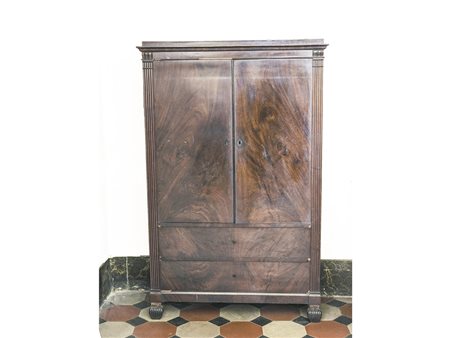 Stipo portacarte impiallacciato in piuma di mogano prima metà del XIX secolo...