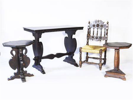 Lotto di arredi in stile neorinascimento un tavolino, una seggiolina da balia...