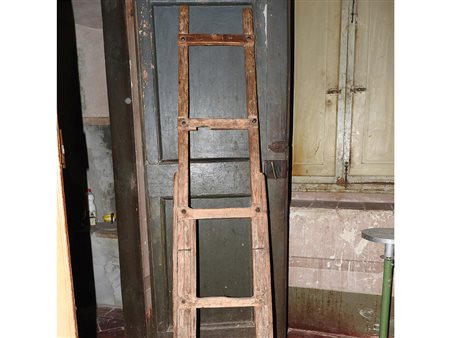 Scaletta rustica in legno tenero