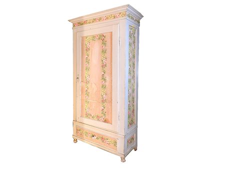 Piccolo armadio in legno tenero laccato bianco rivestito con carta floreale h...