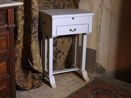 Tavolino da toilette in legno laccato bianco h cm 81,5x50,5x38,5