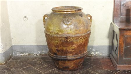 Orcio in terracotta patinata istoriato con piccoli rosoni h cm 75