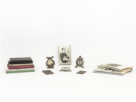 Lotto di santini d’epoca e libri di preghiere