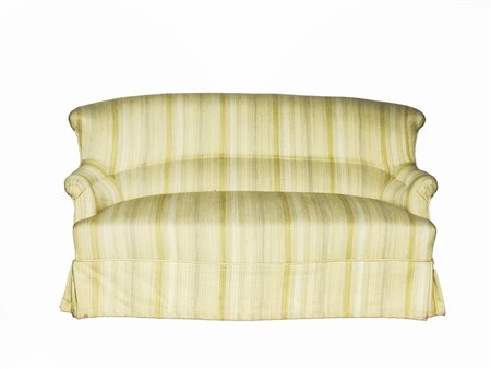 Divanetto a due posti in noce gambe anteriori tornite, imbottito e rivestito...