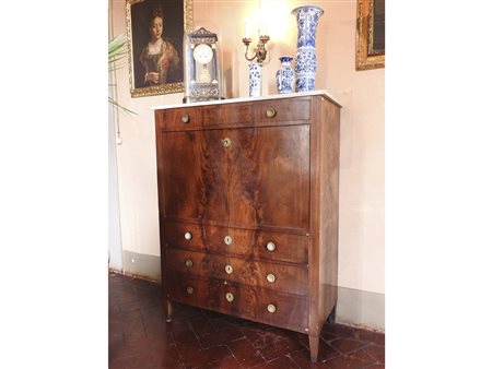 Secretaire impiallacciato in piuma di noce metà del XIX secolo piano in marmo...