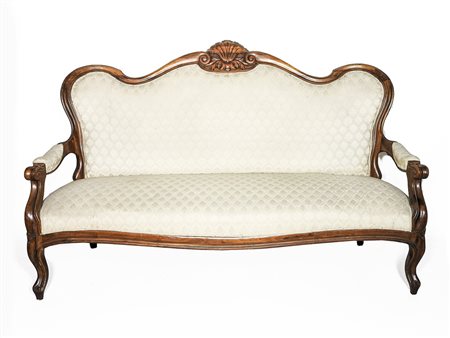 Divano in noce metà del XIX secolo schienale sagomato centrato da conchiglia,...