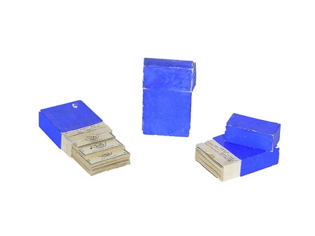 Antico gioco di carte composto da tre mazzi decorati con incisioni