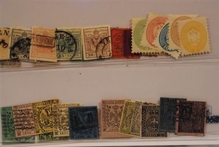 LOTTI ANTICHI STATI ITALIANI - piccolo lotto di 32 pezzi tra cui L.V. (41 e...