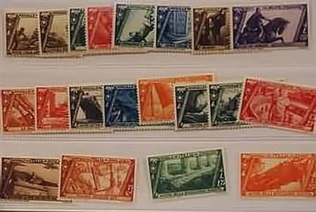 REGNO D'ITALIA - 1932, Decennale 20 valori cpl. (325/40+A.+E.). Gli espressi...