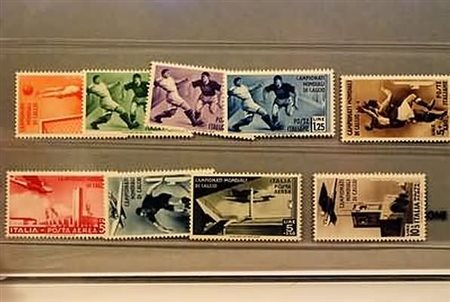REGNO D'ITALIA - 1934, Calcio, 9 valori cpl. (357/61+A69/72) ben...