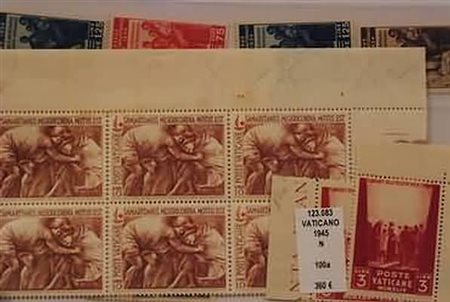 VATICANO - piccolo lotto da esaminare.(GOMMA INTEGRA)