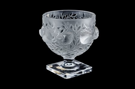COPPETTA in cristallo Lalique. XX secolo Misure: diametro cm 12 x h 13