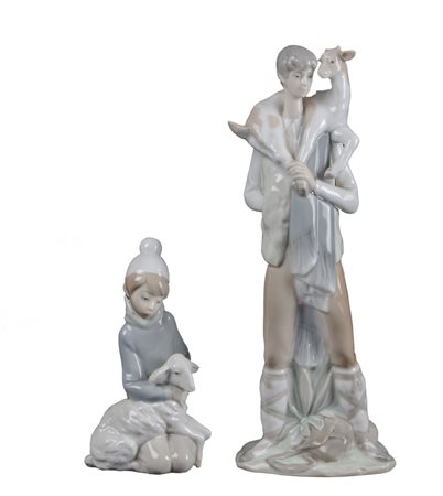 DUE SCULTURE in porcellana Lladro raffiguranti "ragazzi con pecora" e...
