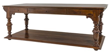 TAVOLO da lavoro in noce. Sicilia fine '800 Misure: cm 215 x 88 x h 80