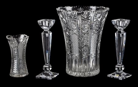 LOTTO composto da due VASI in cristallo e da due MONOCERA in vetro di...